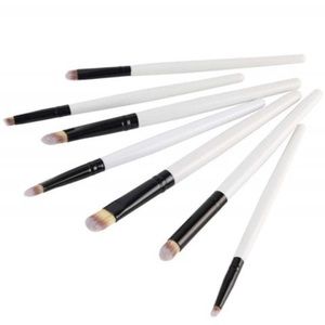 Eye shadow brushes